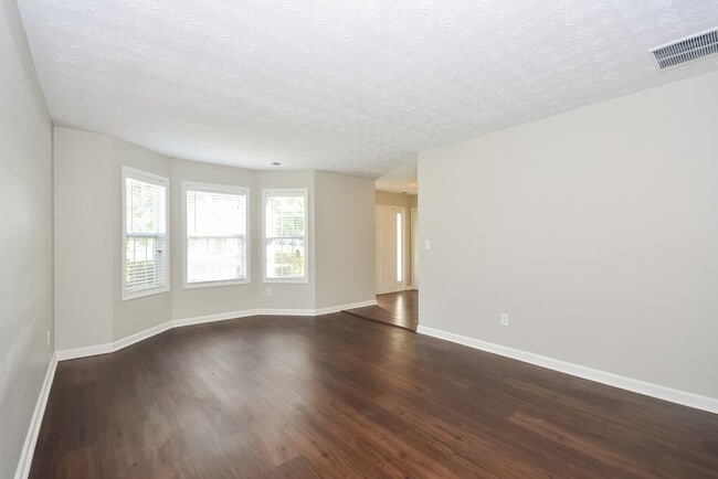Building Photo - 2424 Santa Barbra Ct SE