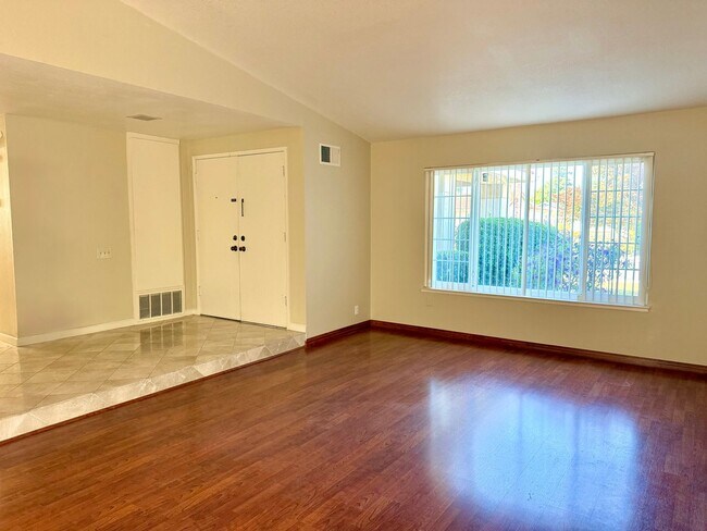 Foto del edificio - COMING SOON! | $4,100 - GORGEOUS 4 BEDROOM UNION CITY HOME