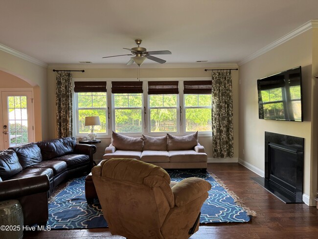 Foto del edificio - 417 Wolfe Ln