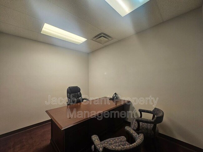 Building Photo - 490 Park Ave