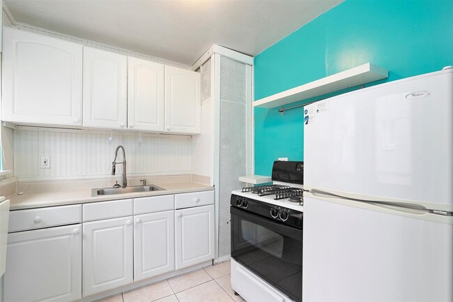 Foto del edificio - Live in A Spacious 1Br 1Ba Near DU! Vintag...