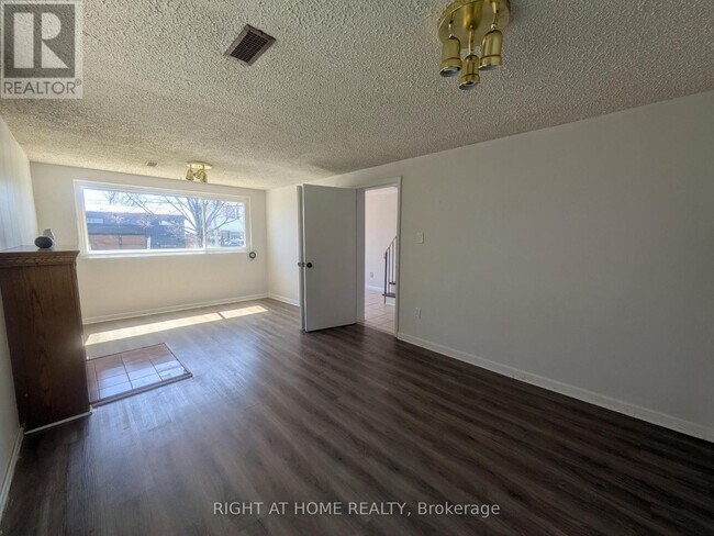 Building Photo - 740 Stone St