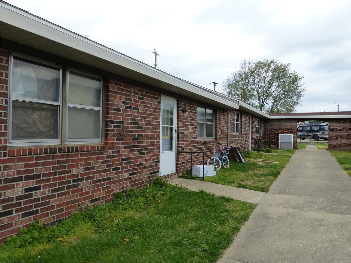 Primary Photo - 410 Lester St