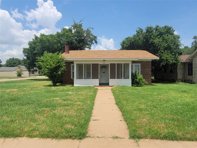 Building Photo - 1720 Sandefer St