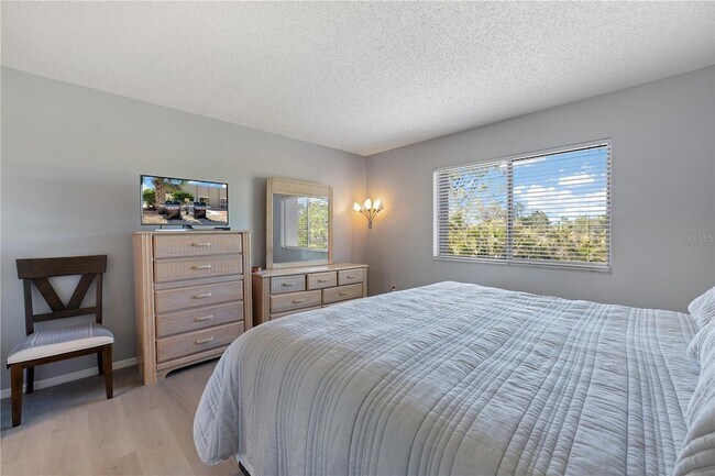 Foto del edificio - 1540 Glen Oaks Dr E