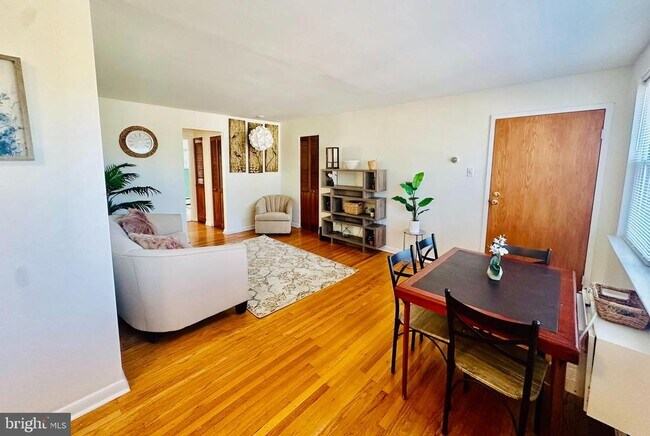 Foto del edificio - 1334 Montgomery Ave