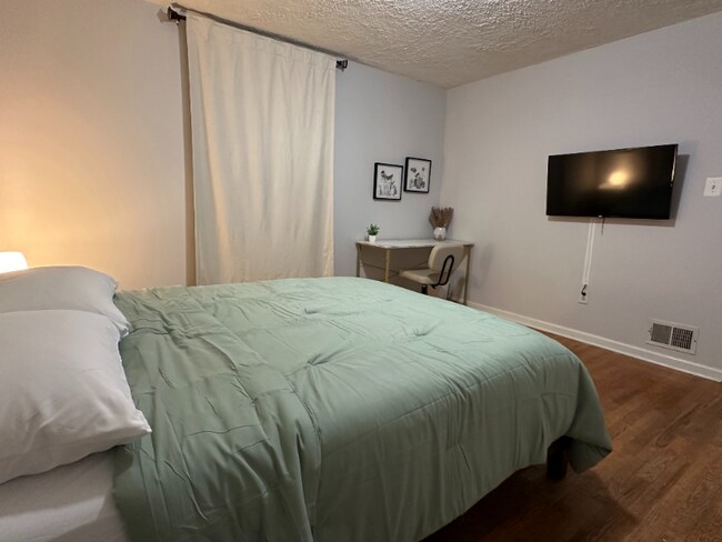 Foto del edificio - 5817 Blaine Dr