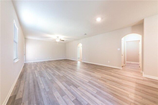 Foto del edificio - 825 Liberty Meadows Dr