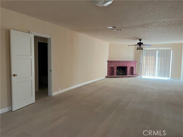 Foto del edificio - 12440 Elliott Ave
