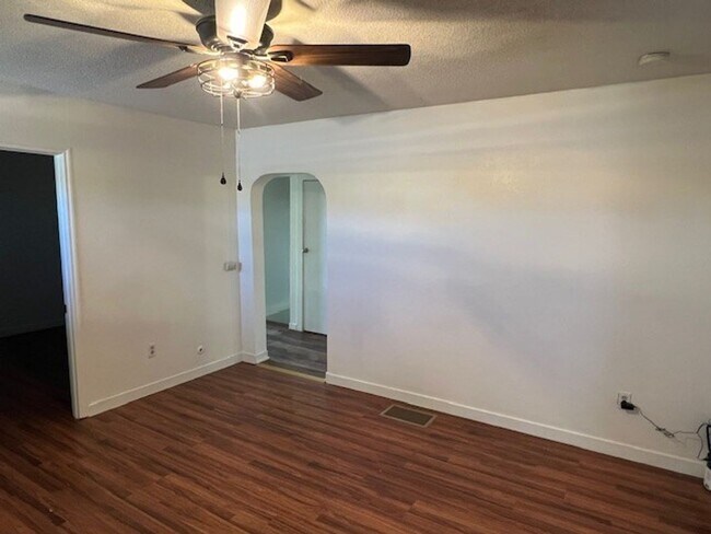 Building Photo - Beautiful 4 bedroom house