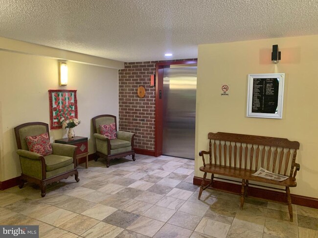 Building Photo - 15311 Beaverbrook Ct