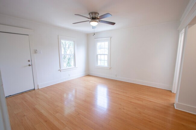 Building Photo - 1306 W Sunset Blvd