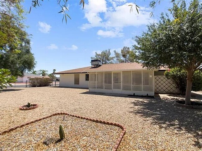 Foto del edificio - THIS IS A 55 PLUS COMMUNITY