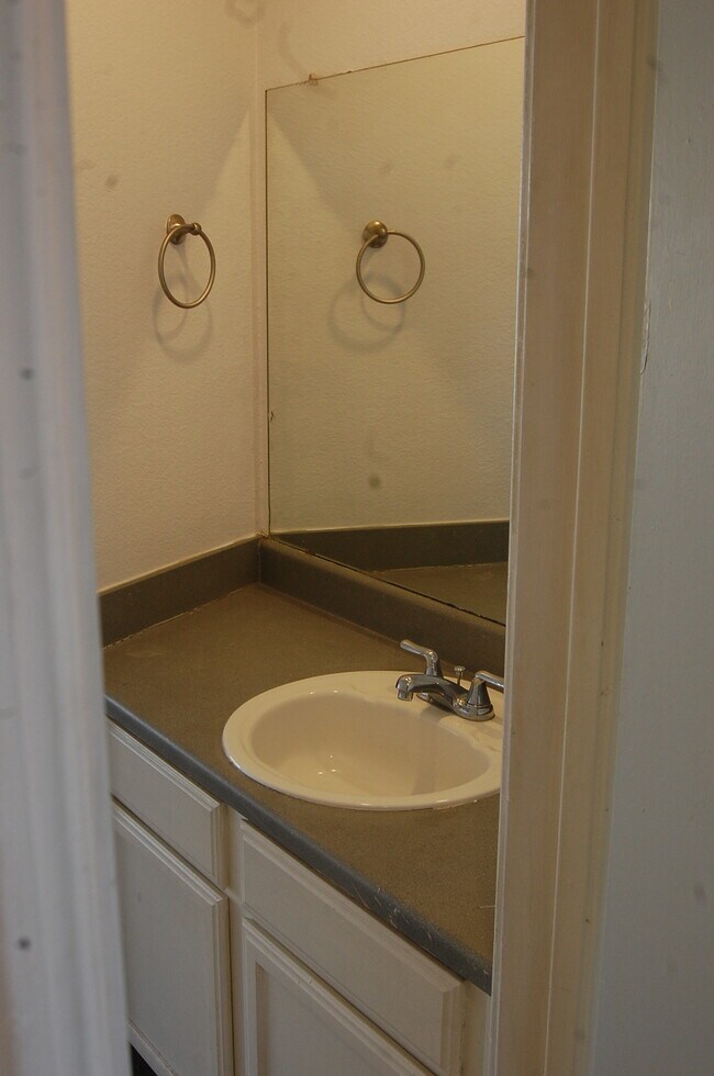 Building Photo - 706 Bel Aire Crest