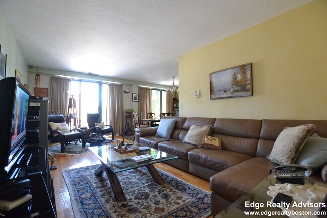 Foto del edificio - 59 Brainerd Rd