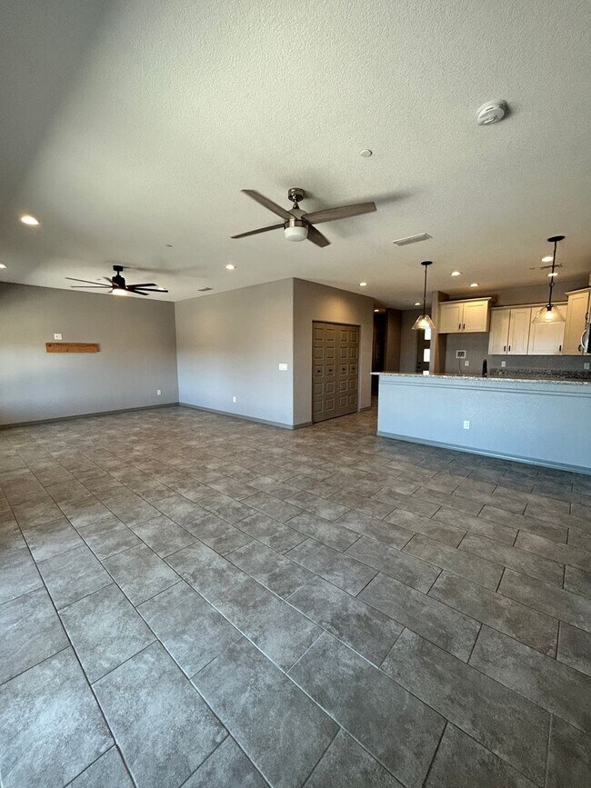 Building Photo - RV Garage Unfurnished Home