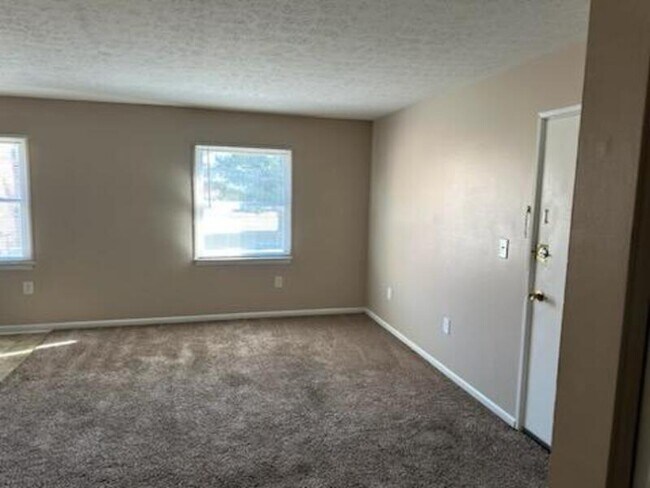 Building Photo - 4903 Saddlebrook Ln