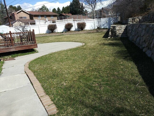 Building Photo - 3 bedroom 2 bath Home in cul-de-sac