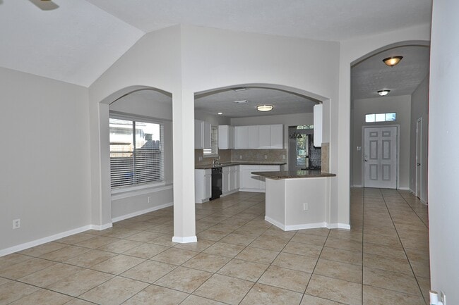 Foto del edificio - 15223 Stoneyview Dr