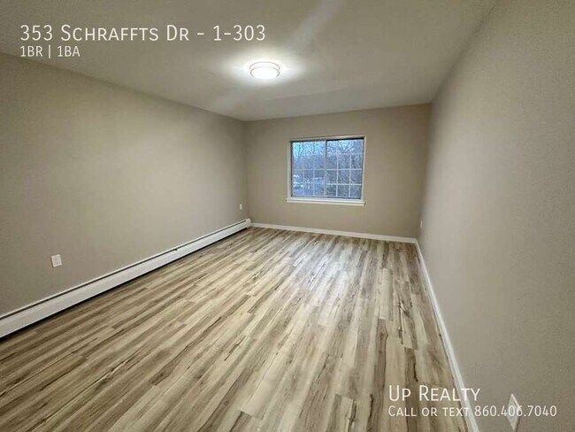 Foto del edificio - 353 Schraffts Dr