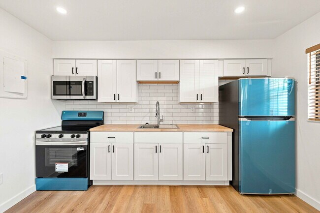 Foto del edificio - COMPLETELY REMODELED 1-BEDROOM IN BELLEVIEW!