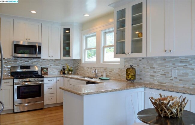 Building Photo - 663 Fairmount Ave