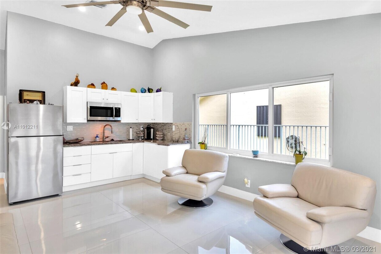 Foto principal - 5300 King Arthur Ave