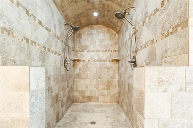Foto del edificio - Beautifully Kept 4 Bedroom Home with Solar...