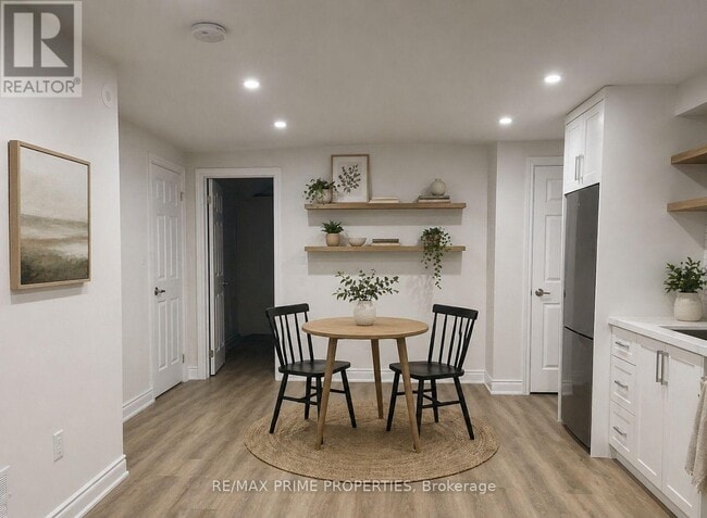 Building Photo - 2929 Bur Oak Ave