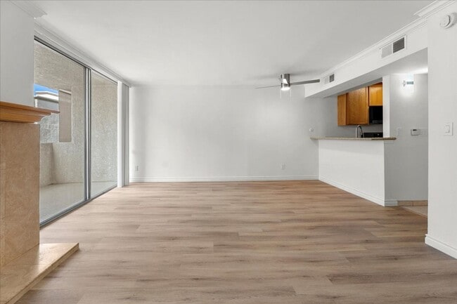 Building Photo - Bright Upper Level Encino Condo with Balcony, Fireplace, and Resort-Style Pool