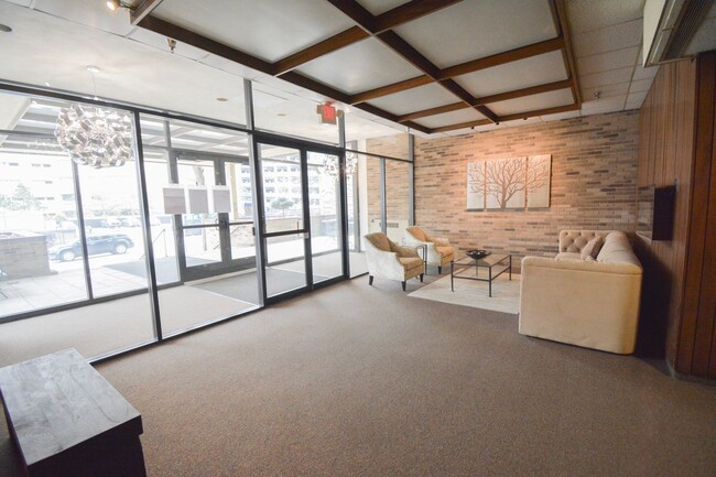 Building Photo - STEPS FROM THE MAYO CLINIC FACILITIES Roch...