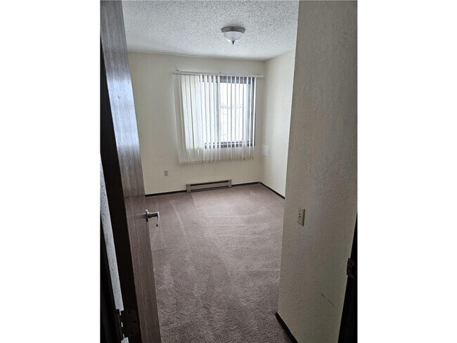 Foto del edificio - 10 12th Ave NE