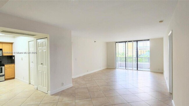 Foto del edificio - 3300 NE 191st St