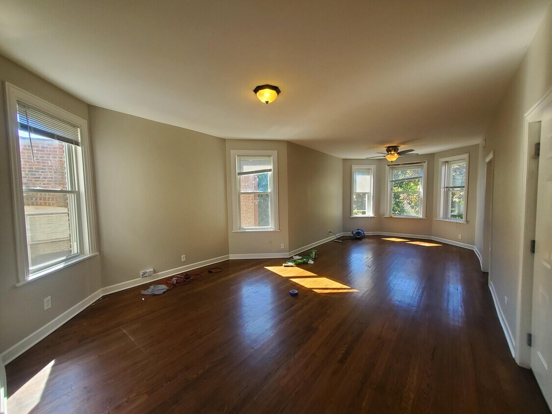 Primary Photo - 2055 N Keystone Ave