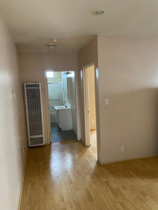 Foto del edificio - 127 E 103rd St