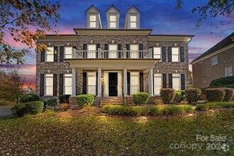 Building Photo - 9440 Wallace Pond Dr