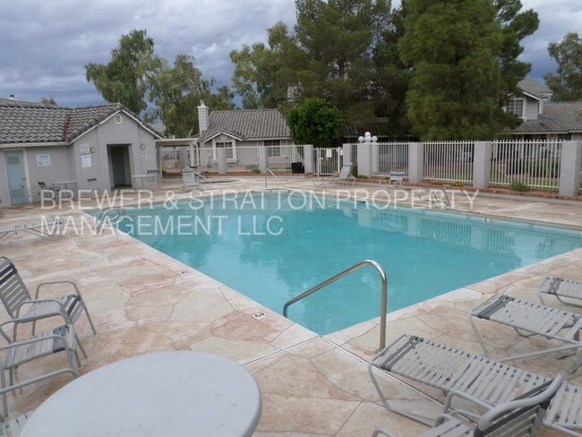 Foto del edificio - 860 N MCQUEEN Rd