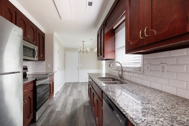 Foto del edificio - 220 Saddle Rock Ct