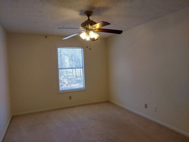 Foto del edificio - STEWARTS CREEK CONDO 3 BEDROOM 2 BATH 1ST ...