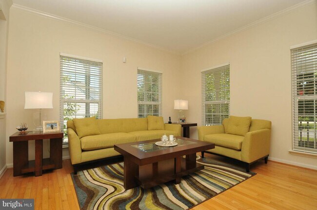 Foto del edificio - 43156 Malloch Pl