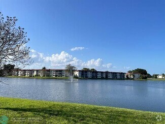 Building Photo - 9423 S Hollybrook Lake Dr