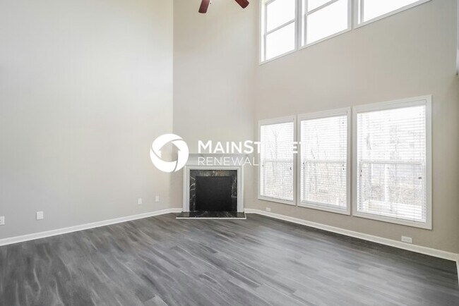 Foto del edificio - 6 Bedroom Pet-Friendly Home in Buford, GA with Main Street Renewal