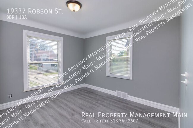 Foto del edificio - 3 Bed 1 Bath on Robson