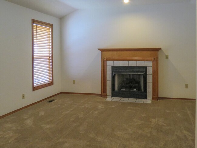 Foto del edificio - Charming 3 bedroom 2 bathroom home availab...