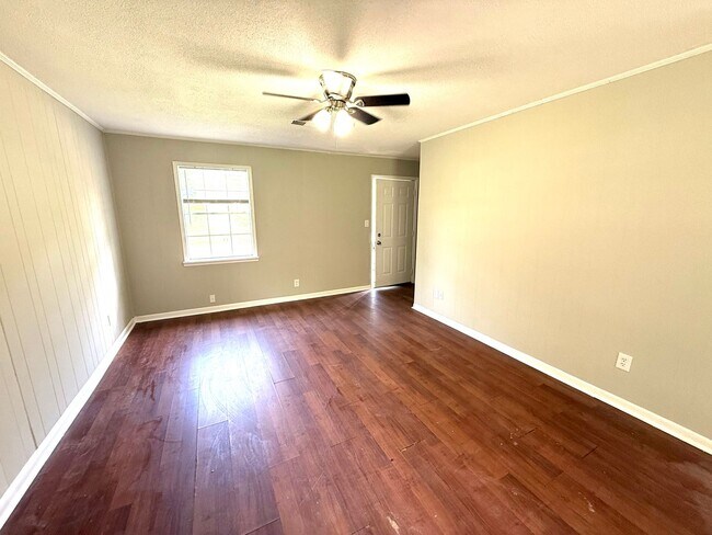 Foto del edificio - ** 3 bed 2 bath located in Capitol Heights...