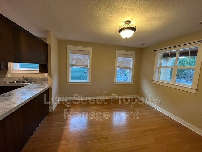 Foto del edificio - 532 NE Sumner St