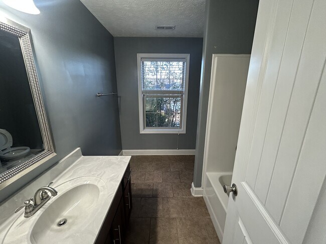 Foto del edificio - 1109 Stillwood Dr