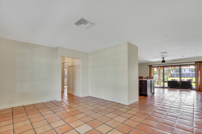 Foto del edificio - 8336 SE Palm St