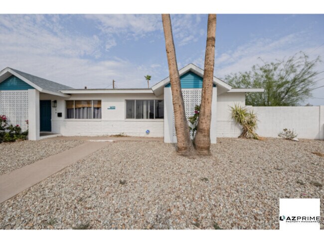 Building Photo - Embrace the Charm of Scottsdale Living in ...