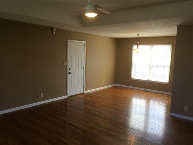 Building Photo - Cute 3 bedroom close to Fort Campbell